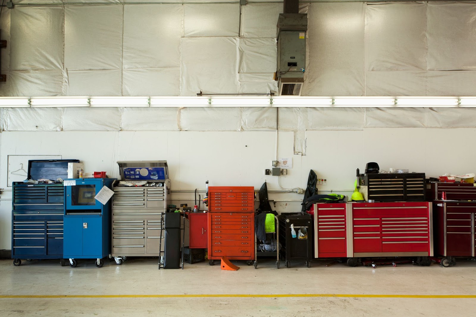 Tool-chests-in-an-automobile-repair-shop