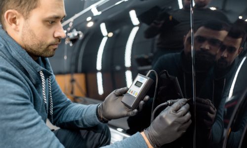Measuring the paint cover thickness of the car body is scaled.